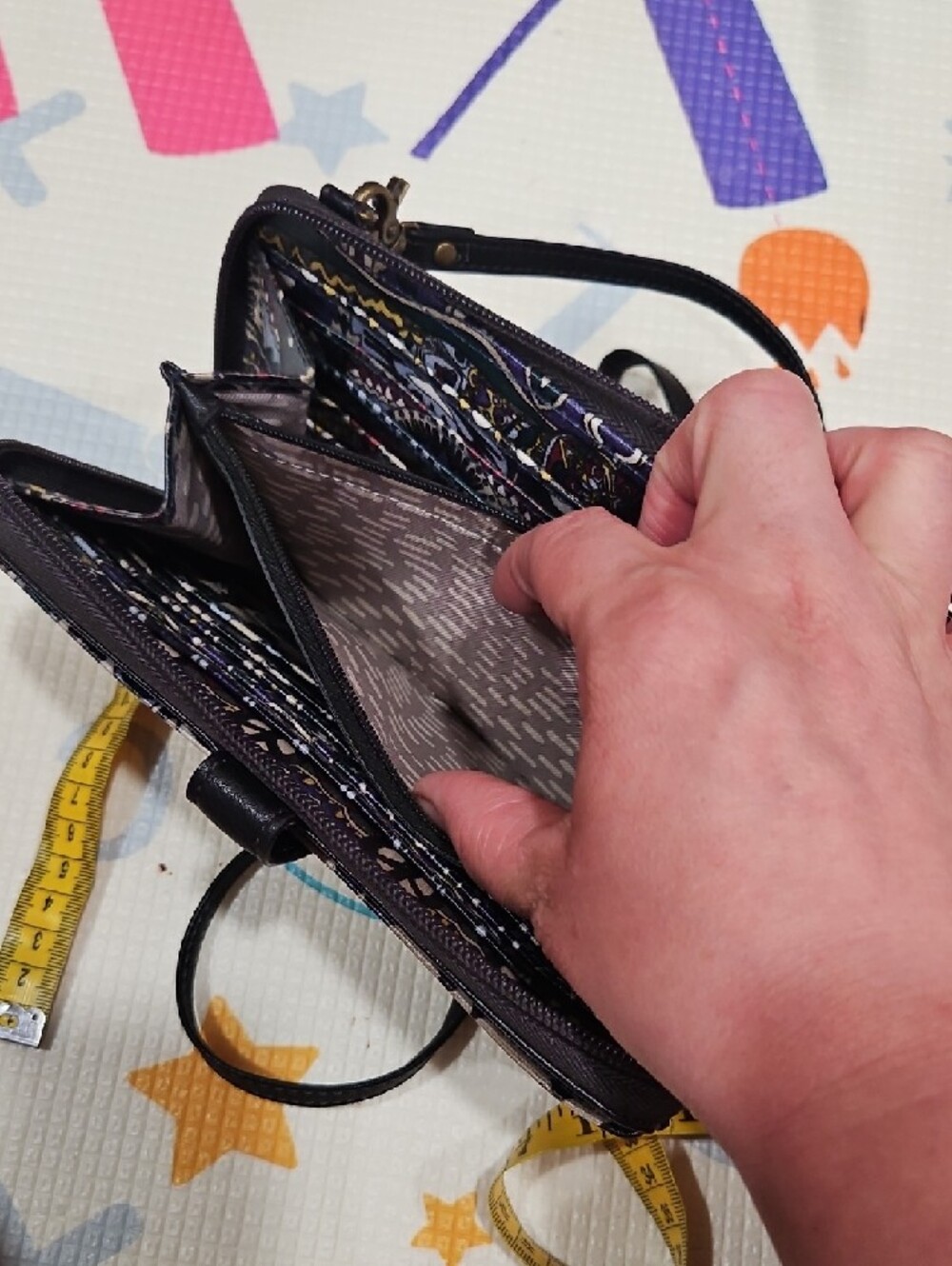 Sakroots Black and Multicolor Patterned Crossbody Wallet - Picture 7 of 10